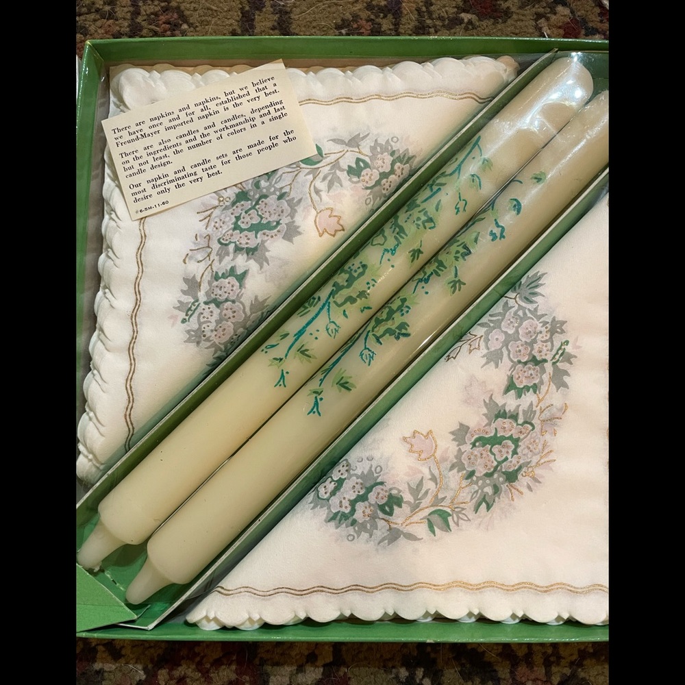 Vintage Hawthorn Candle and Napkin Set